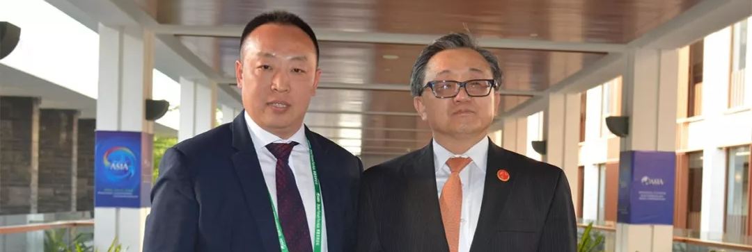 啊啊啊使劲操三级片视频联合国副秘书长刘振民和赵章栓会长在博鳌亚洲论坛亲切交"